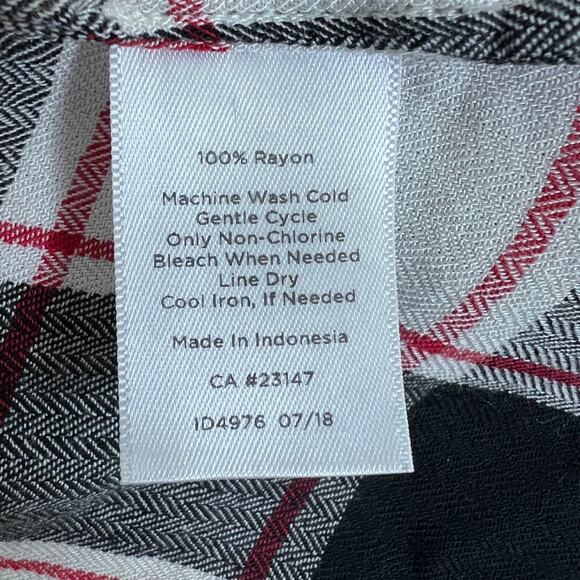 Talbots Woman Plaid Button Up Shirt 2X Black White Red Snowflakes Long Sleeve - Picture 5 of 5